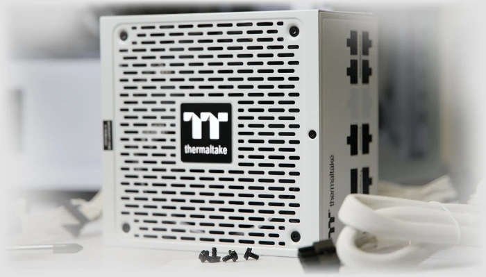 Thermaltake Toughpower GF1 Snow Gold 750W