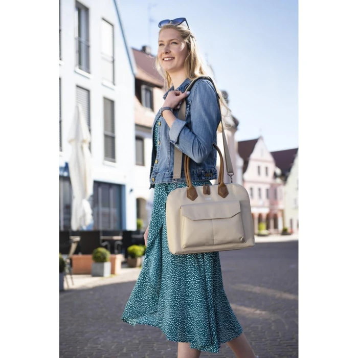 Чанта за лаптоп Hama "Fabulous", от 34 - 36 см (13.3"- 14.1"), бежов