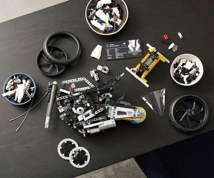 LEGO Technic - BMW M 1000 RR - 42130