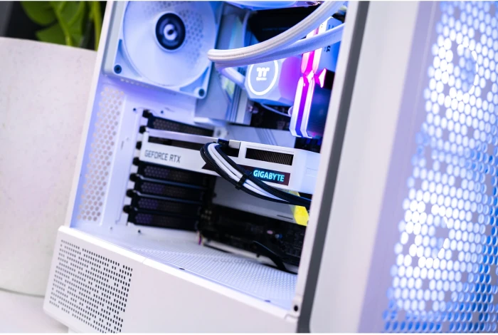 Thermaltake Ceres 300 TG ARGB Snow